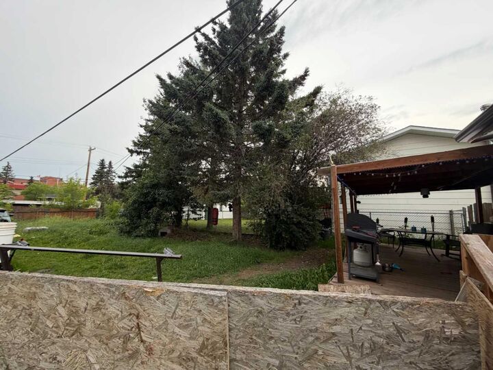 Property Photo: 10408 96 Street AB T8V 1Z9