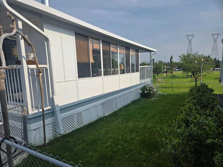 Property Photo: 484 Carefree Resort AB T4G 0K6