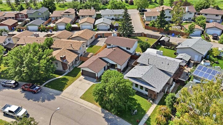 Property Photo: 172 Templemont Drive NE AB T1Y 4Z9