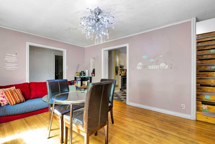 Property Photo: 6 Tipton Place NW AB T2K 3L5