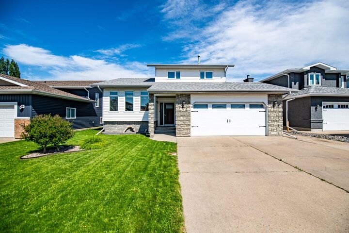 Property Photo: 171 Douglas Avenue AB T4R 2G5