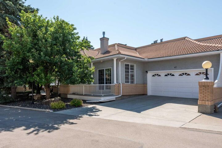 Property Photo:  47 Christie Park Terrace SW  AB T3H 3B4 