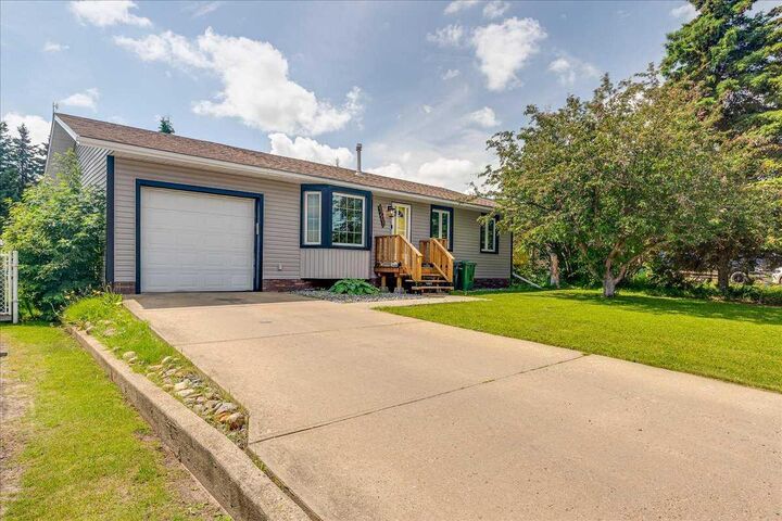 Property Photo: 4709 55 Avenue N AB T0C 2J0