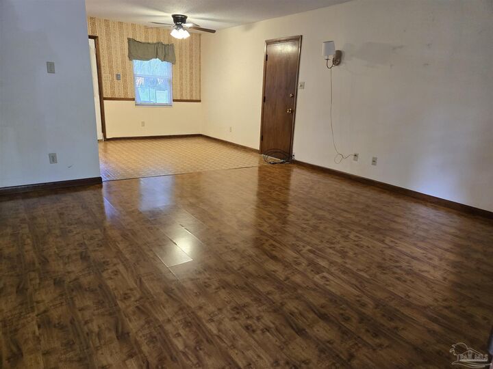 Property Photo: 2513 Wyatt St FL 32514