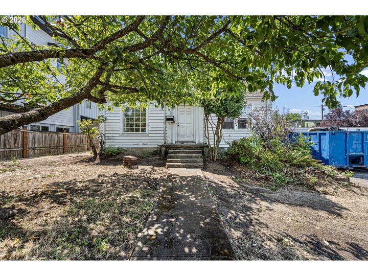 Property Photo: 1828 Hilyard St OR 97401