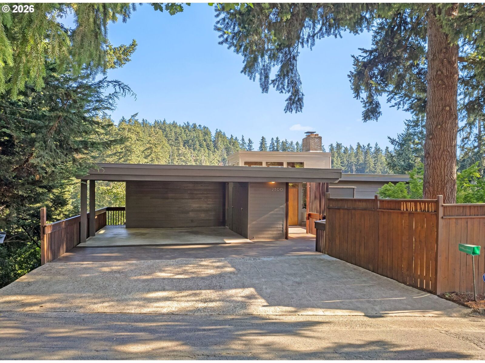Property Photo: 2300 Parkside Ln OR 97403