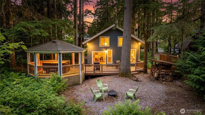 Property Photo:  7104  Rainier Way  WA 98244 