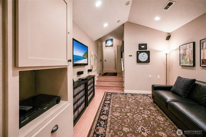 Property Photo:  108 E 35th Street  WA 98663 