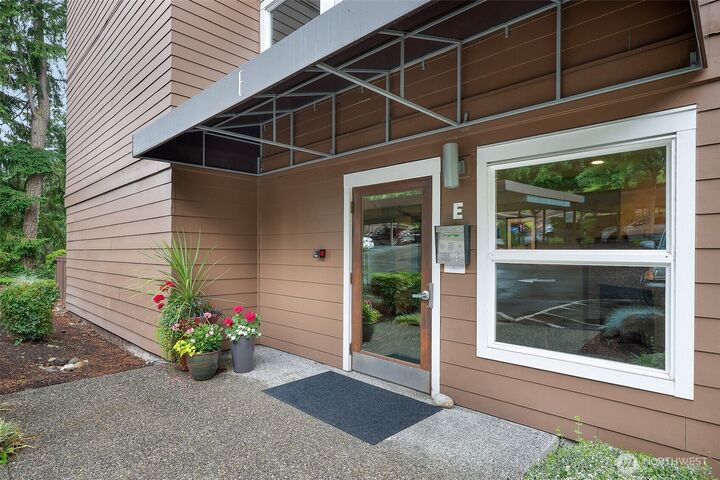 Property Photo: 22910 90th Avenue W E304 WA 98026
