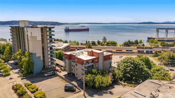 Property Photo:  507 W Mercer St 401  WA 98119 
