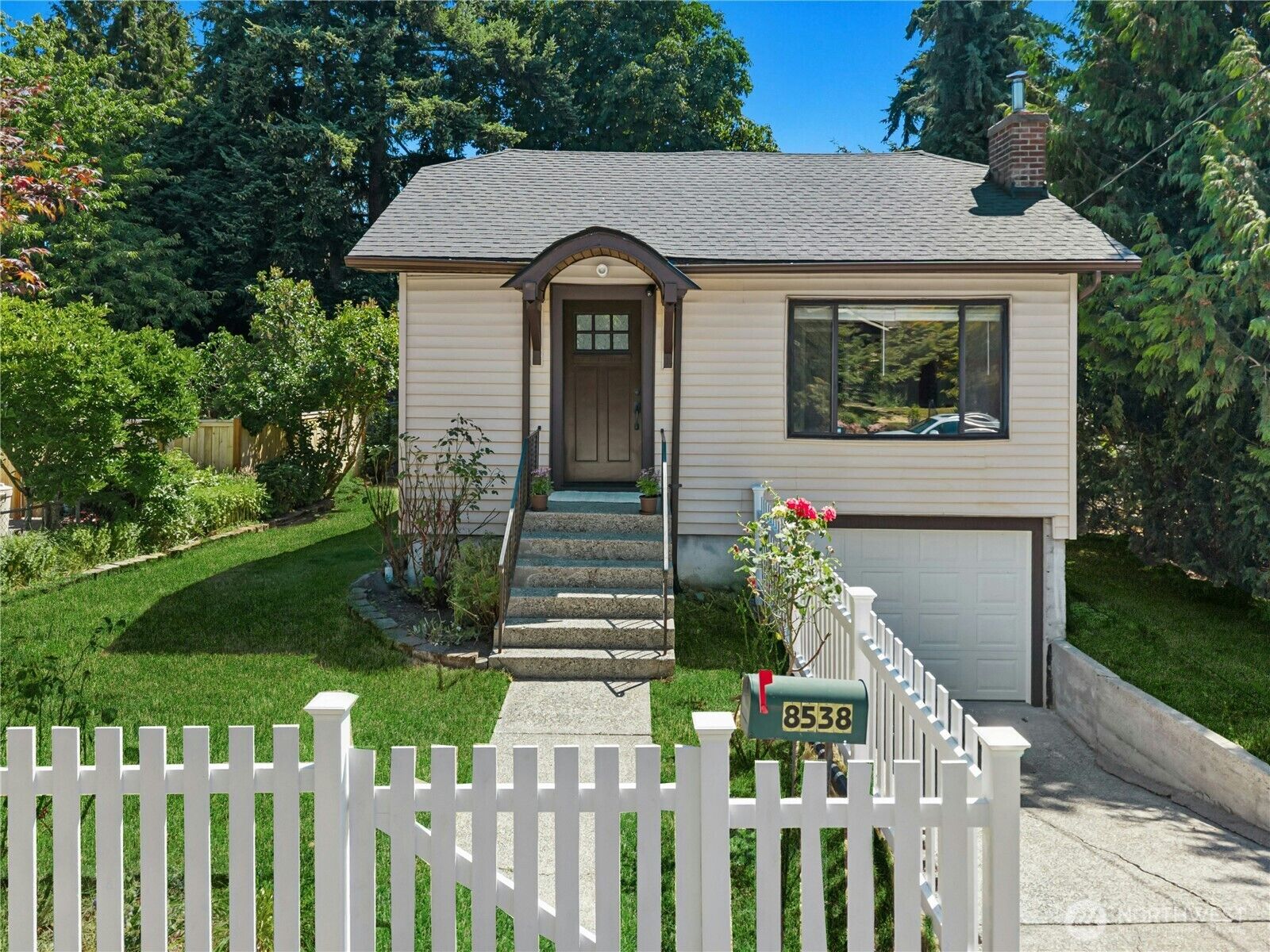 Property Photo: 8538 Ashworth Avenue N WA 98103