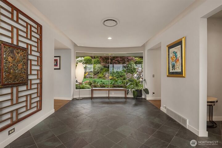 Property Photo: 6340 NE Windermere Road WA 98105