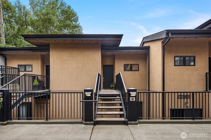 Property Photo: 80 E Roanoke Street 2 WA 98102