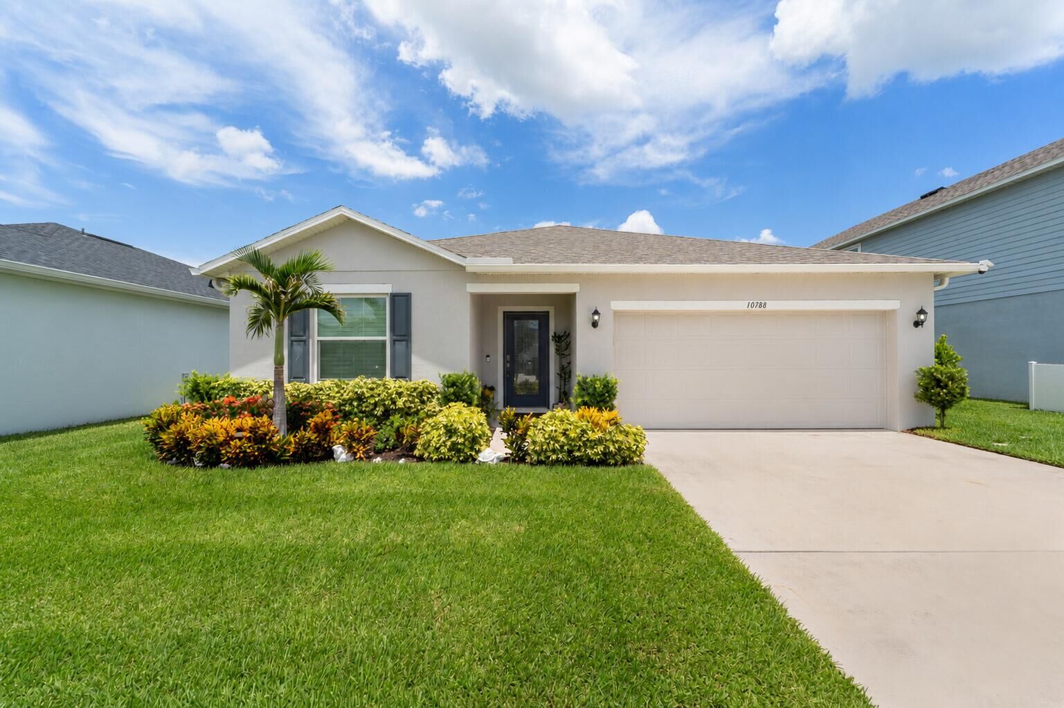 Property Photo: 10788 SW Vasari Way FL 34987