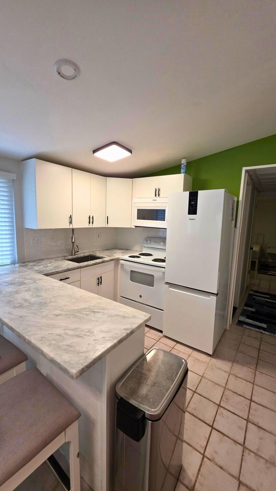 Property Photo: 1716 NE 17th Way FL 33305