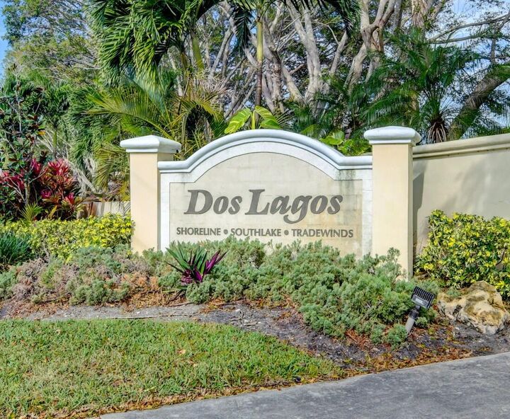 Property Photo: 51 Via De Casas Norte FL 33426