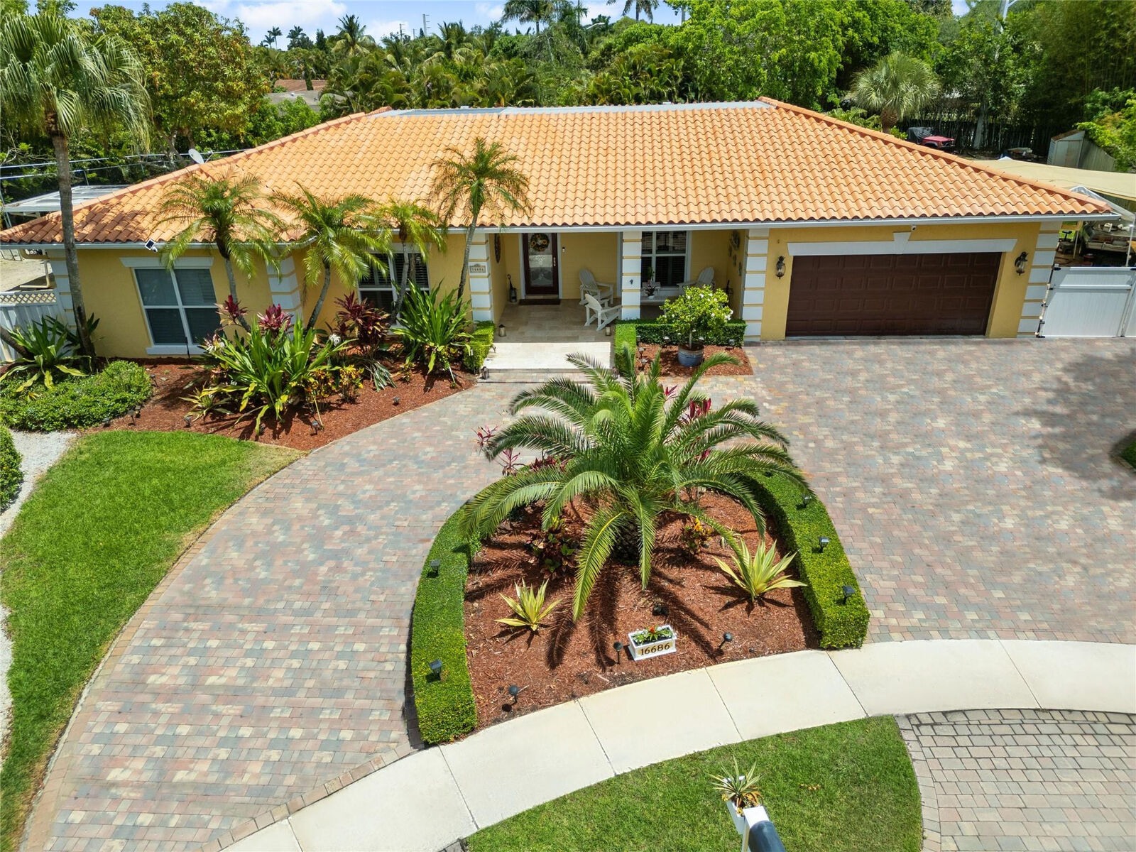 Property Photo: 16686 Golfview Drive FL 33326