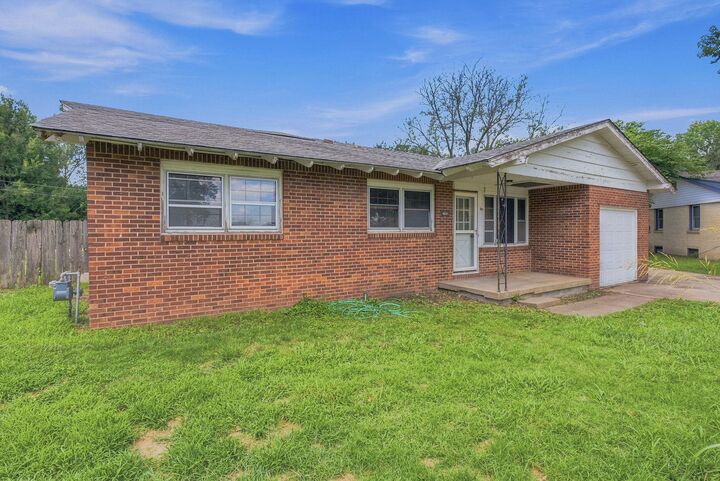 Property Photo: 829 W Alexander Ct KS 67060-1000
