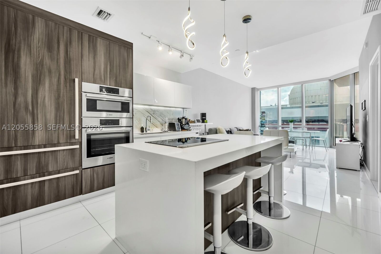 Property Photo:  851 NE 1st Ave 806  FL 33132 