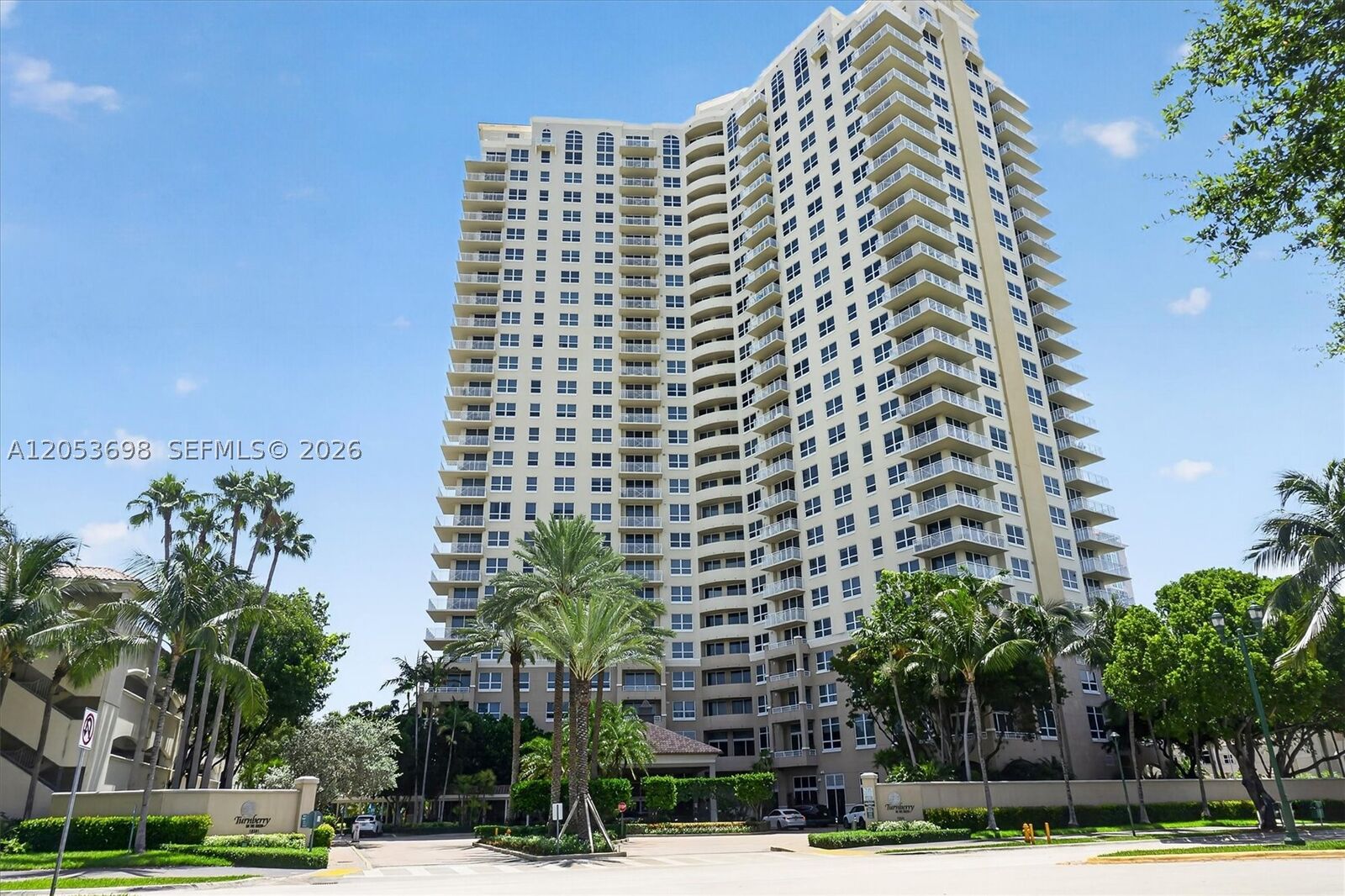 Property Photo:  19501 W Country Club Dr 2401  FL 33180 