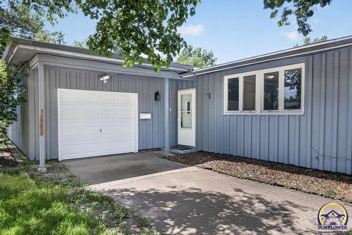 Property Photo: 1201 SW Cornwall St KS 66614