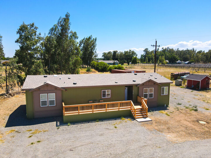Property Photo:  