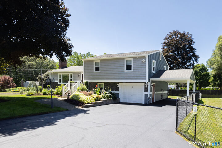 Property Photo:  2 Woodridge Court  CT 06489 