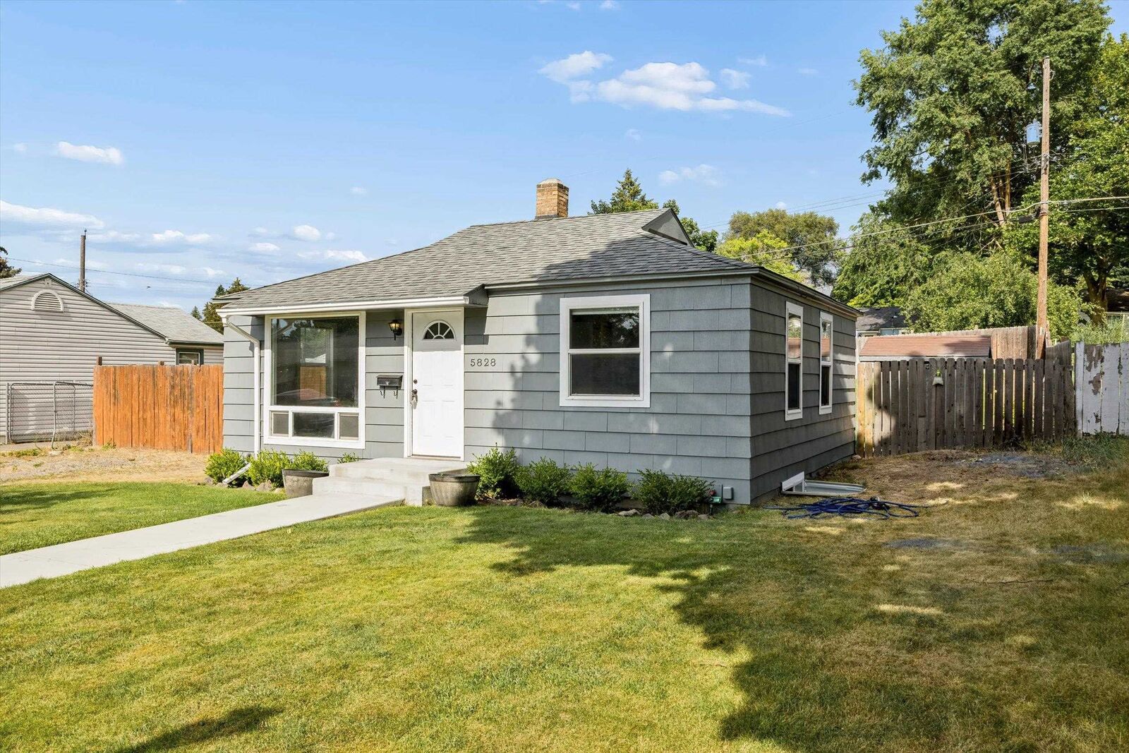 Property Photo:  5828 N Milton St  WA 99205 