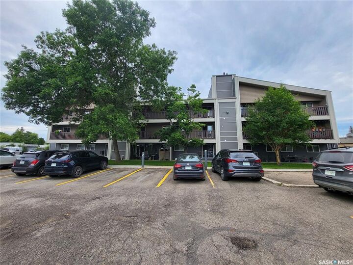 Property Photo: 425 115th Street E 1026 SK S7N 2E5
