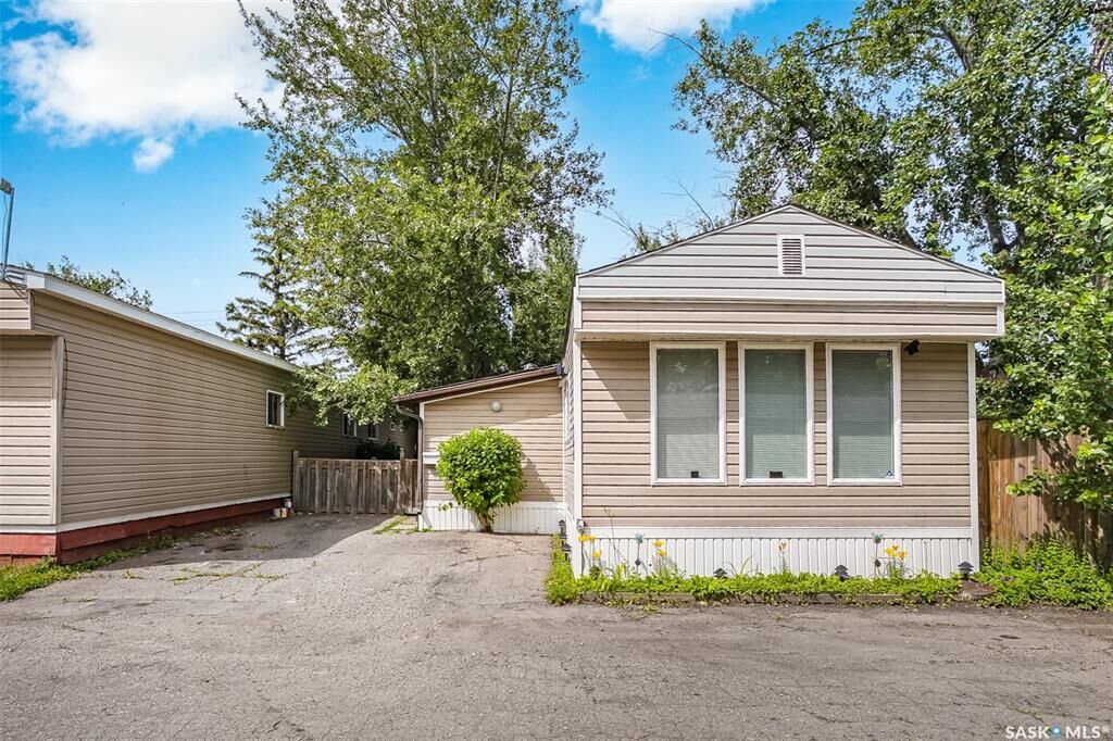 Property Photo:  219 Grant Street 102  SK S7N 2A5 