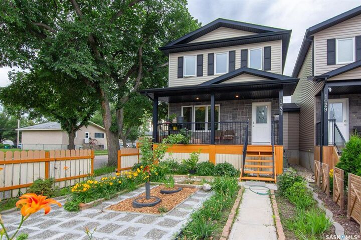 Property Photo: 1031 O Avenue S SK S7M 2T1
