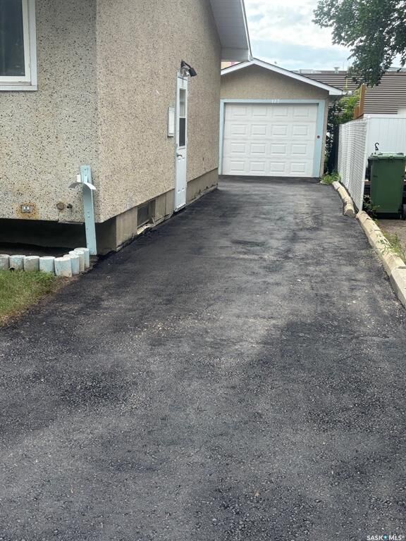 Property Photo:  127 Walden Crescent  SK S4N 1L4 