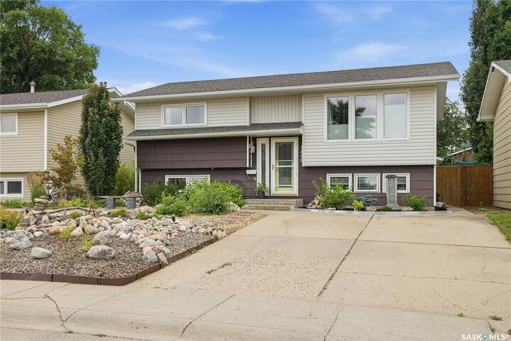 Property Photo:  1645 Smith Street  SK S6K 1A7 