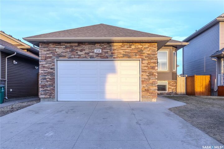 Photo de la propriété: 254 Macinnes Street SK S7T 0T2