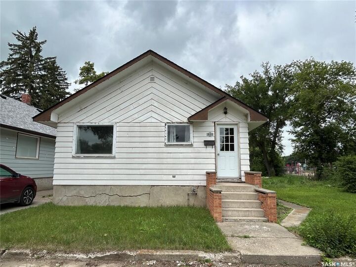 806 5th Avenue SW — photo 1