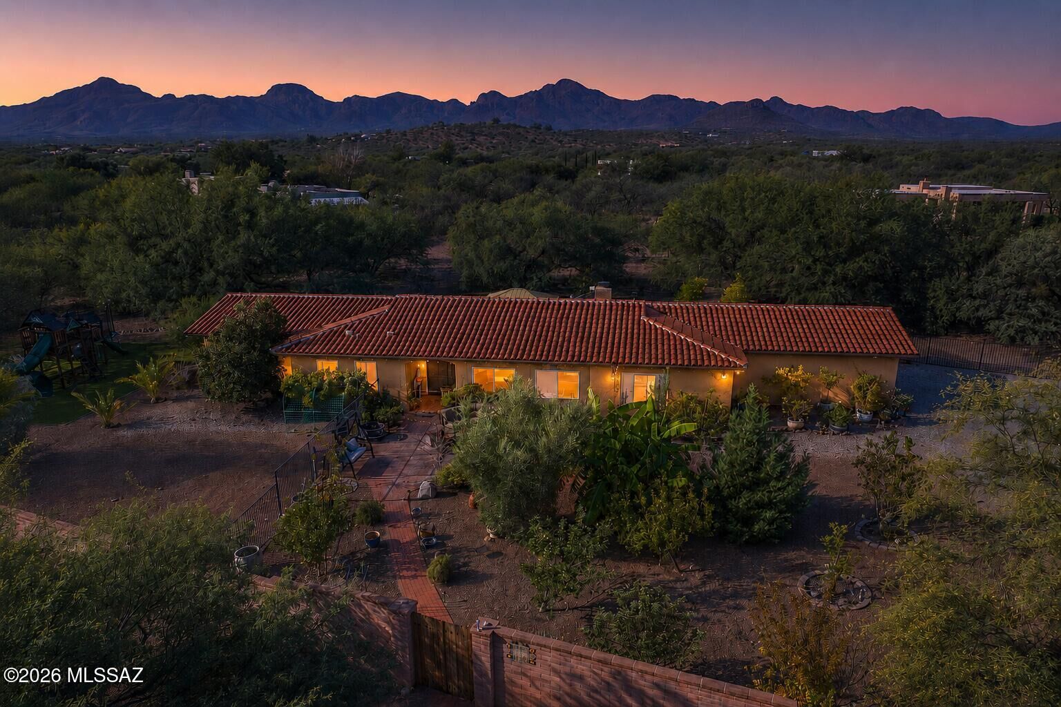 Property Photo: 2302 Circulo De Anza AZ 85646