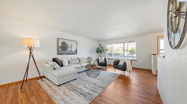 Property Photo: 910 S Arthur WA 99336