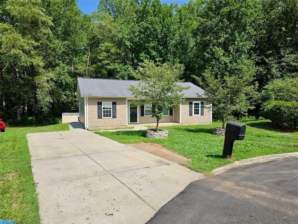 Property Photo: 111 Dundee Court NC 28650