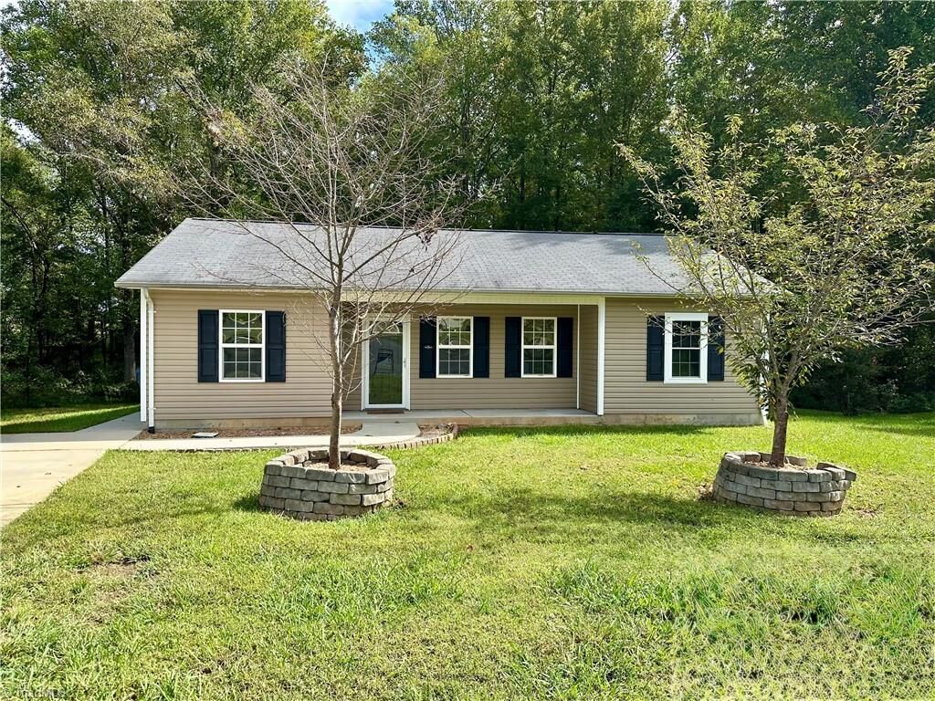Property Photo:  111 Dundee Court  NC 28650 