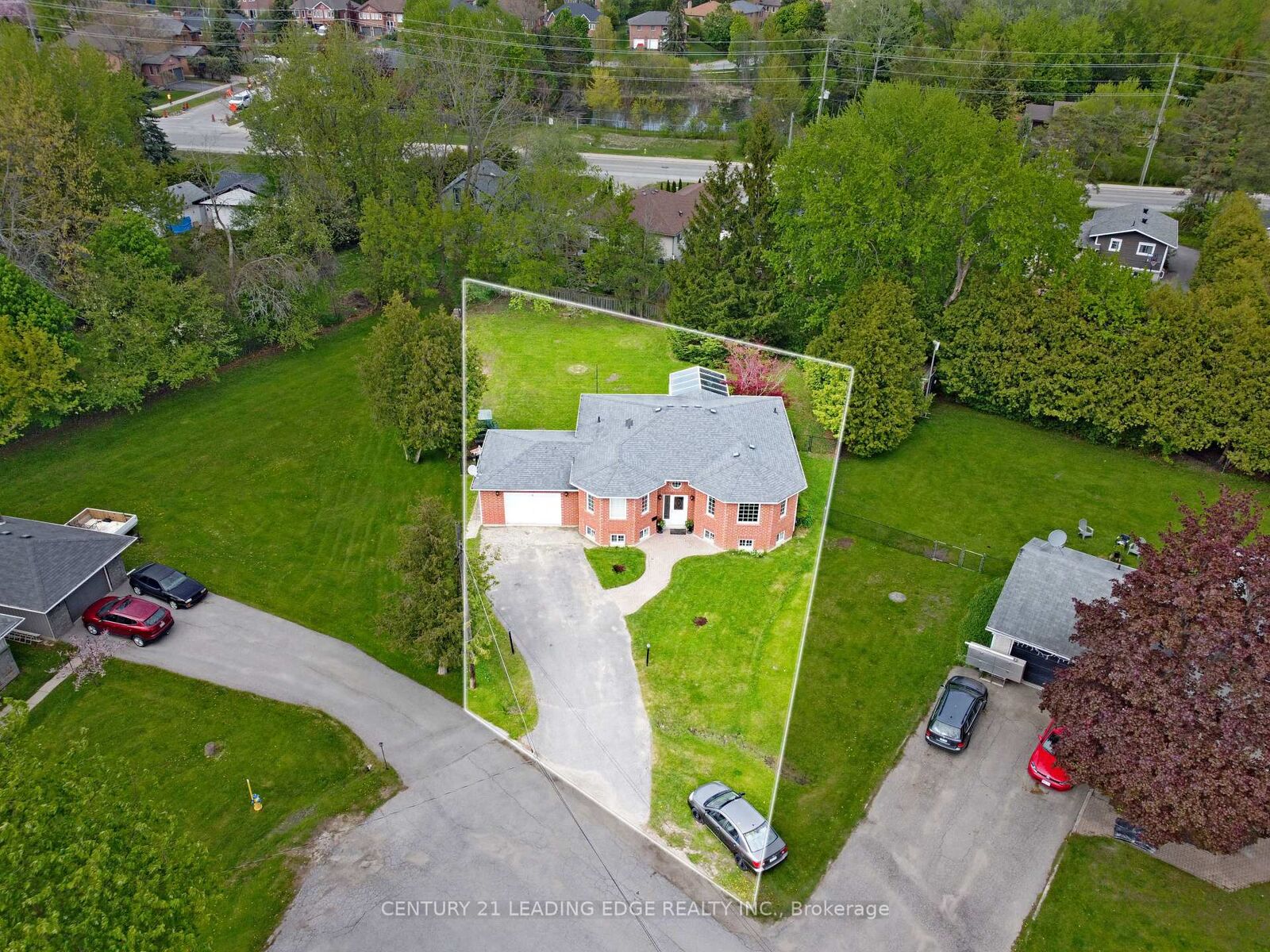 Property Photo:  4 Bay Court  ON L4P 1B3 