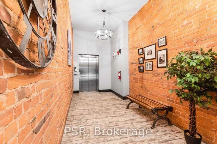 Property Photo:  2870 Dundas Street W 310  ON M6P 1Y8 