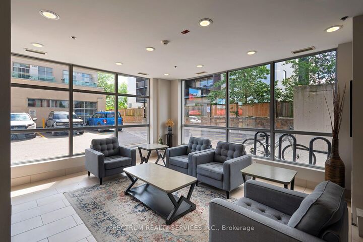 Property Photo:  2464 Weston Road 406  ON M9N 0A2 