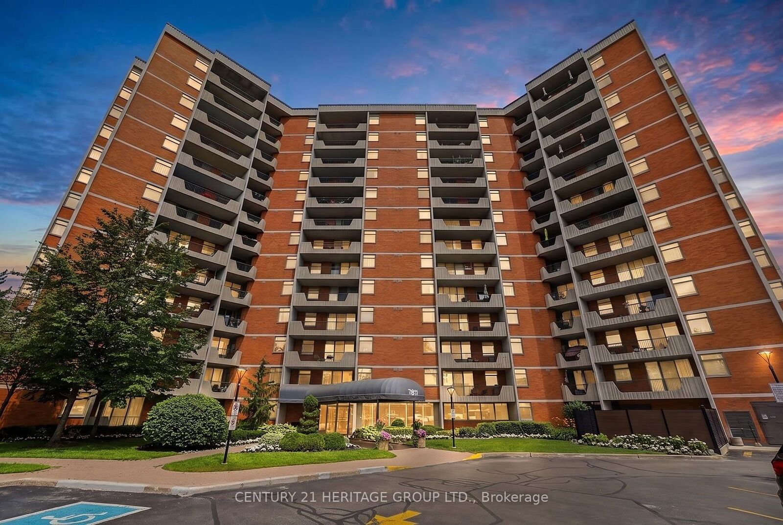 Property Photo: 7811 Yonge Street 603 ON L3T 4S3