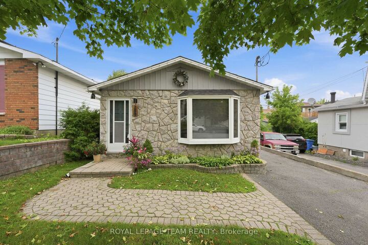 Property Photo: 289 Montfort Street ON K1L 5N7