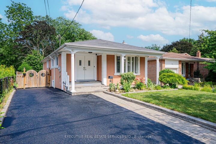 Property Photo: 37 Ravenview Drive ON M1E 3L9