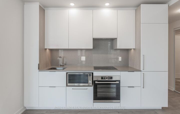 Property Photo: 28 Freeland Street 1307 ON M5E 0E3