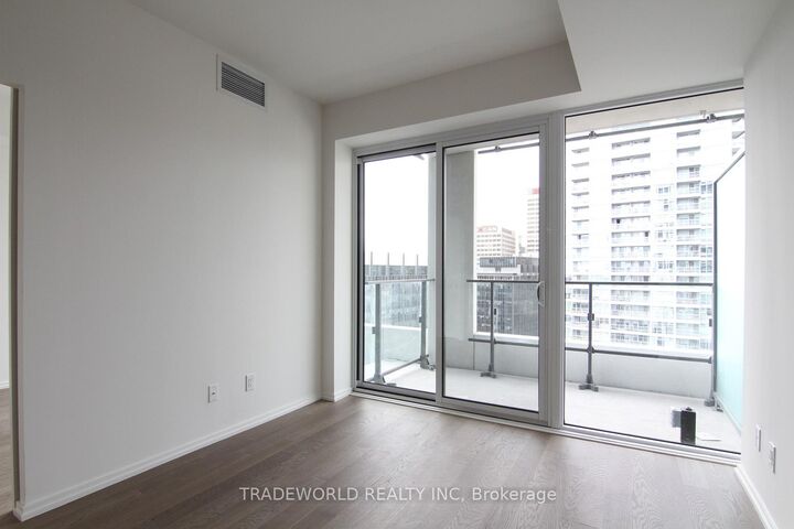 Property Photo: 5 Soudan Avenue 2510 ON M4S 0B1