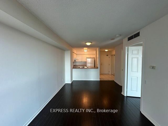Property Photo: 8 Hillcrest Avenue 1005 ON M2N 6Y6