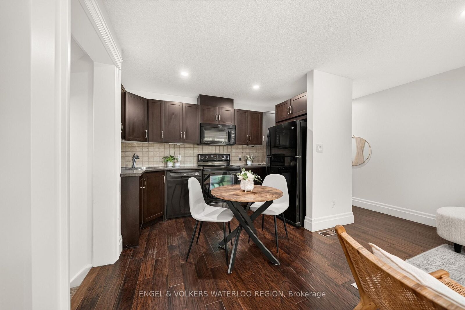 Property Photo:  275 Old Huron Road 6  ON N2R 1P9 