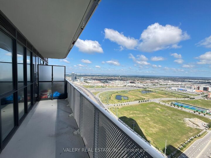 Property Photo: 195 Commerce Street 4112 ON L4K 0P9